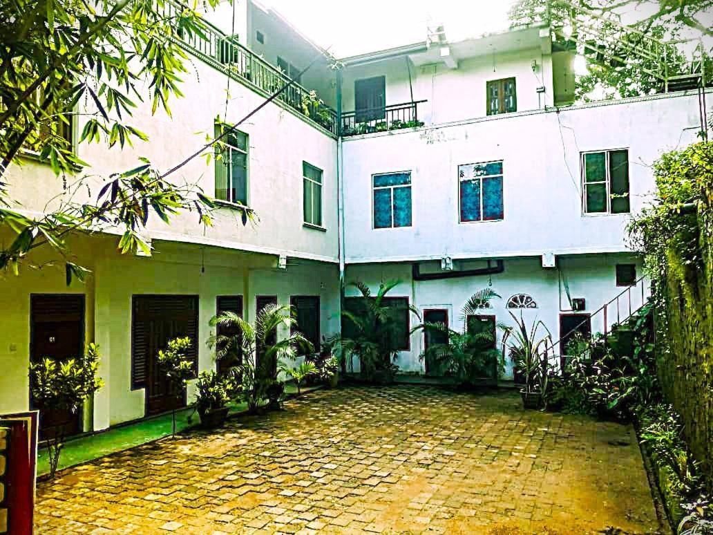 Ninety Nine Grand Hotel Бадула Екстериор снимка